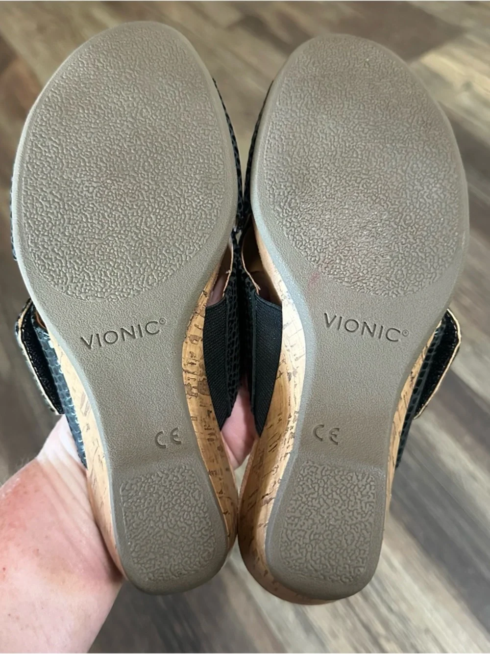 VIONIC Paradise Leticia crisscross wedge heel sandal black womens 6.5